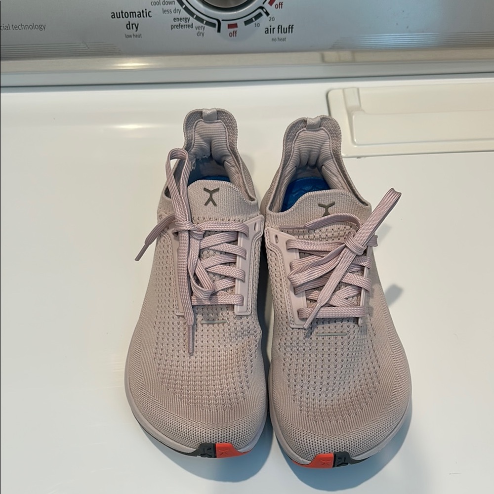 Light Purple Flux Adapt Running Shoes Women 8.5 Men 7.0